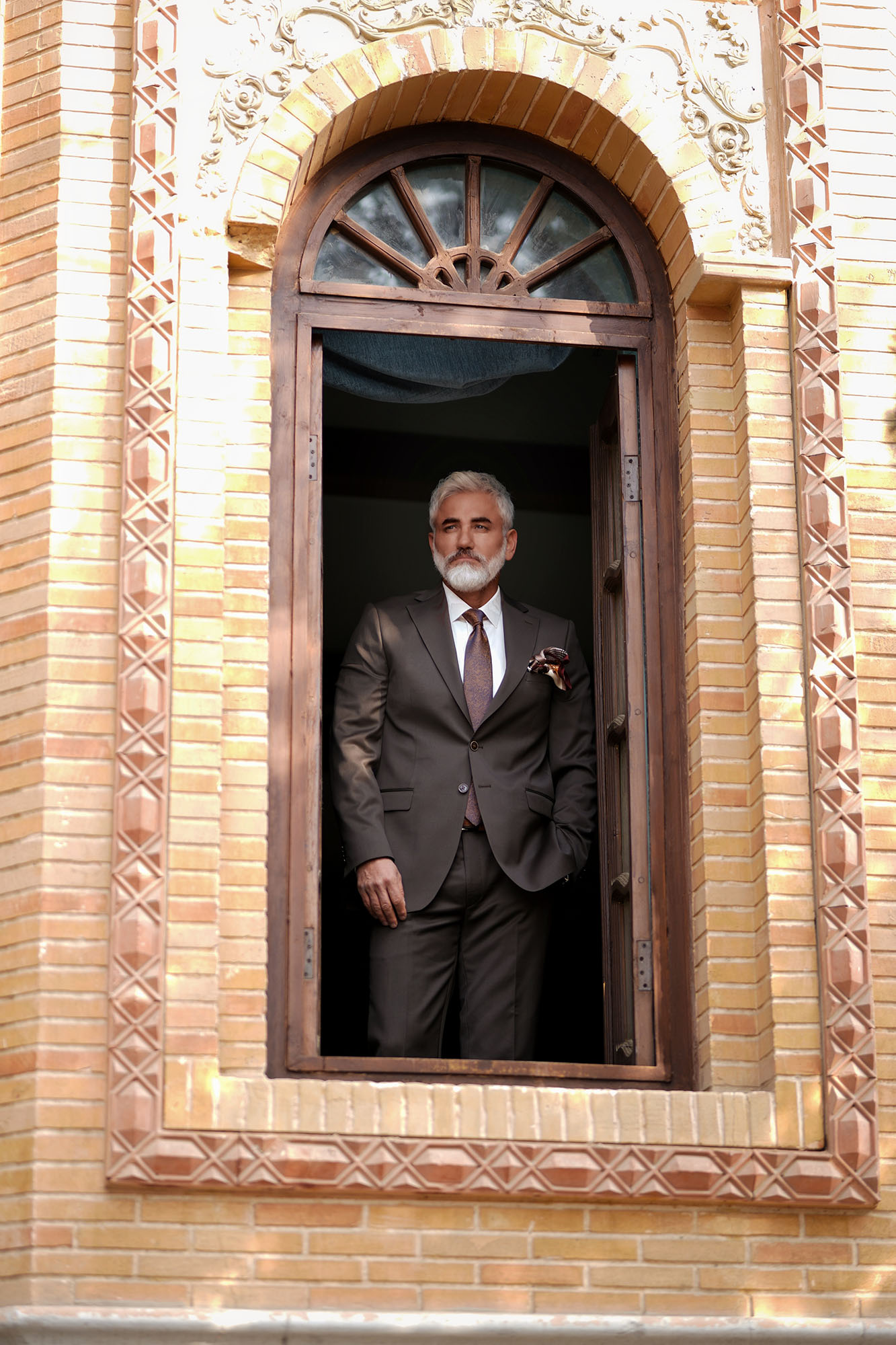 کت شلوار کلاسیک آلتین